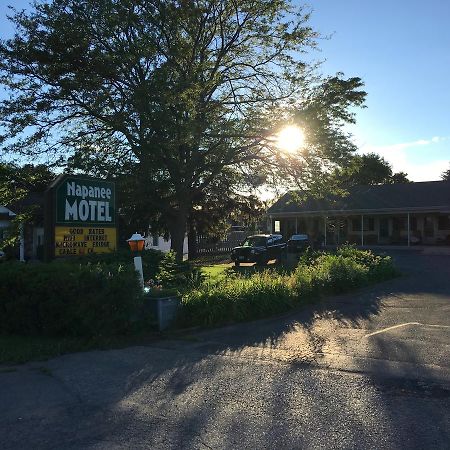 Napanee Motel Greater Napanee Exterior photo