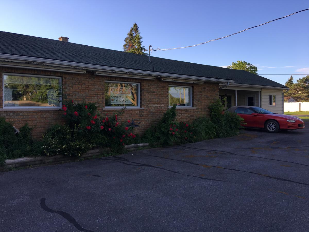 Napanee Motel Greater Napanee Exterior photo